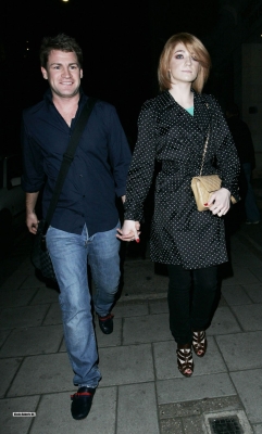 Nicola_Roberts_and_Charlie_outside_Mayfair_hotel_100809_131.jpg