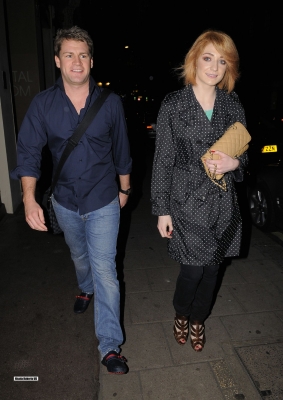 Nicola_Roberts_and_Charlie_outside_Mayfair_hotel_100809_139.jpg
