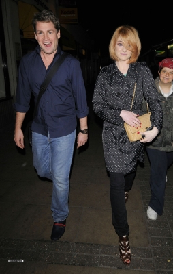 Nicola_Roberts_and_Charlie_outside_Mayfair_hotel_100809_152.jpg