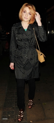 Nicola_Roberts_and_Charlie_outside_Mayfair_hotel_100809_164.jpg