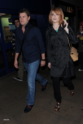 Nicola_Roberts_and_Charlie_outside_Mayfair_hotel_100809_17.jpg