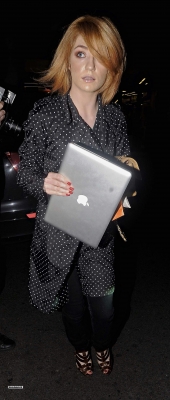 Nicola_Roberts_and_Charlie_outside_Mayfair_hotel_100809_186.jpg