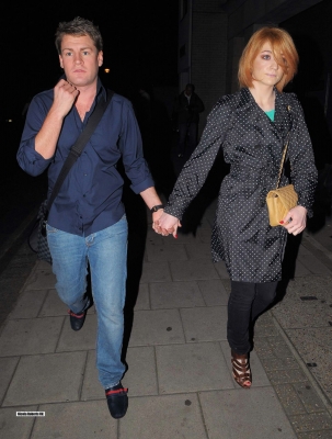 Nicola_Roberts_and_Charlie_outside_Mayfair_hotel_100809_189.jpg