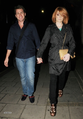 Nicola_Roberts_and_Charlie_outside_Mayfair_hotel_100809_209.jpg