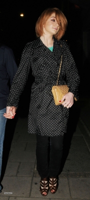 Nicola_Roberts_and_Charlie_outside_Mayfair_hotel_100809_210.jpg