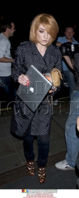 Nicola_Roberts_and_Charlie_outside_Mayfair_hotel_100809_31.jpg