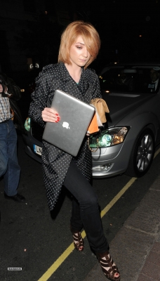Nicola_Roberts_and_Charlie_outside_Mayfair_hotel_100809_57.jpg
