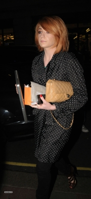 Nicola_Roberts_and_Charlie_outside_Mayfair_hotel_100809_64.jpg