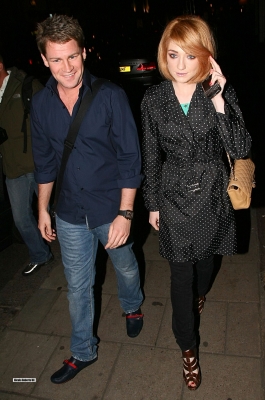 Nicola_Roberts_and_Charlie_outside_Mayfair_hotel_100809_69.jpg