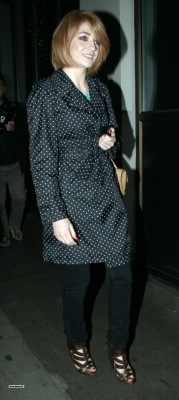 Nicola_Roberts_and_Charlie_outside_Mayfair_hotel_100809_78.jpg