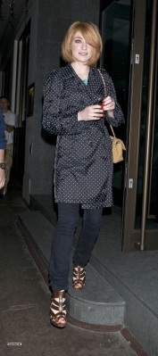 Nicola_Roberts_and_Charlie_outside_Mayfair_hotel_100809_86.jpg