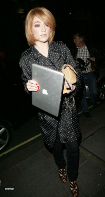 Nicola_Roberts_and_Charlie_outside_Mayfair_hotel_100809_97.jpg