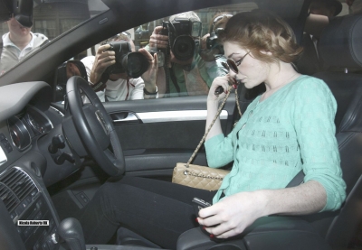 Nicola_Roberts_leaving_Mayfair_hotel_100809_15.jpg