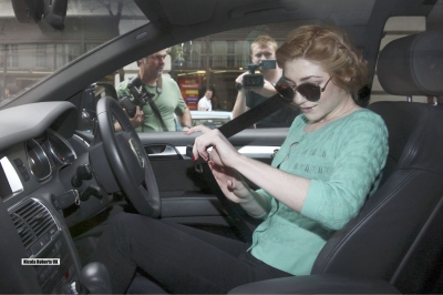 Nicola_Roberts_leaving_Mayfair_hotel_100809_16.jpg