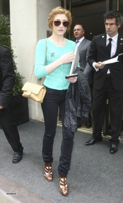 Nicola_Roberts_leaving_Mayfair_hotel_100809_23.jpg
