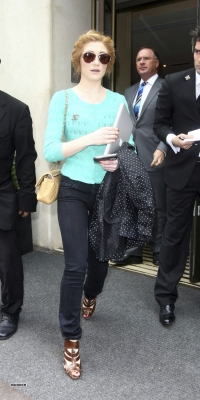 Nicola_Roberts_leaving_Mayfair_hotel_100809_24.jpg