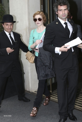 Nicola_Roberts_leaving_Mayfair_hotel_100809_9.jpg