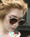 Nicola_Roberts_leaving_Mayfair_hotel_100809_32.jpg