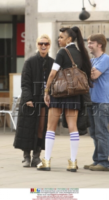 Sarah_Harding_on_set_of_St_Trinians_movie_100809_149.jpg