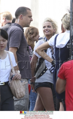 Sarah_Harding_on_set_of_St_Trinians_movie_100809_151.jpg