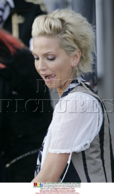 Sarah_Harding_on_set_of_St_Trinians_movie_100809_163.jpg