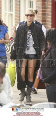 Sarah_Harding_on_set_of_St_Trinians_movie_100809_188.jpg