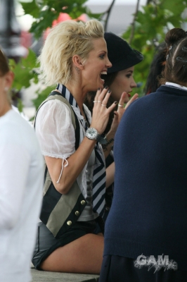 Sarah_Harding_on_set_of_St_Trinians_movie_100809_19.jpg