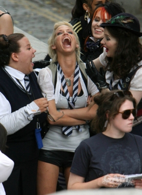 Sarah_Harding_on_set_of_St_Trinians_movie_100809_39.jpg