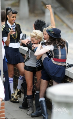 Sarah_Harding_on_set_of_St_Trinians_movie_100809_86.jpg