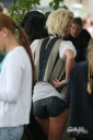 Sarah_Harding_on_set_of_St_Trinians_movie_100809_20.jpg