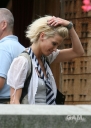 Sarah_Harding_on_set_of_St_Trinians_movie_100809_25.jpg