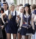 Sarah_Harding_on_set_of_St_Trinians_movie_100809_98.jpg
