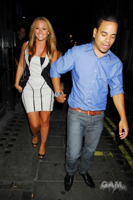 Kimberley_Walsh_and_Justin_outside_Jewel_150809_1.jpg