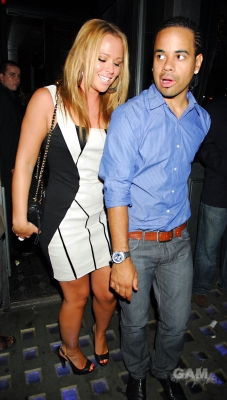 Kimberley_Walsh_and_Justin_outside_Jewel_150809_8.jpg