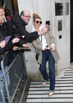 Nadine_Coyle_looks_stylish_in_denim_pictured_leaving_BBC_studios_in_London_08_02_20_281329.jpg