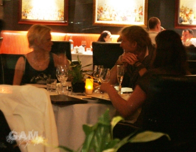 Sarah_Harding_having_dinner_at_the_Mayfair_Hotel_140809_3.jpg