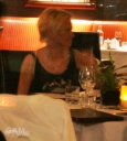 Имя файла=Sarah_Harding_having_dinner_at_the_Mayfair_Hotel_140809_2.jpg
Размер файла=297КБ
Размеры=1700x1883
Дата=Март 10, 2012 Sarah_Harding_having_dinner_at_the_Mayfair_Hotel_140809_2.jpg