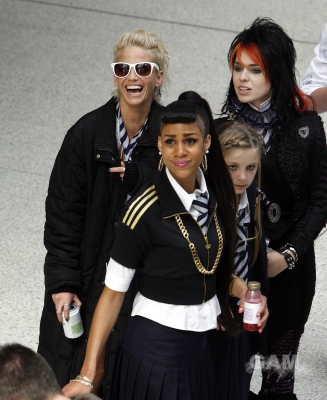 Sarah_Harding_on_set_at_Liverpool_Street_Station_160809_165.jpg
