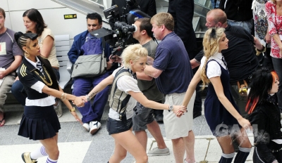 Sarah_Harding_on_set_at_Liverpool_Street_Station_160809_185.jpg