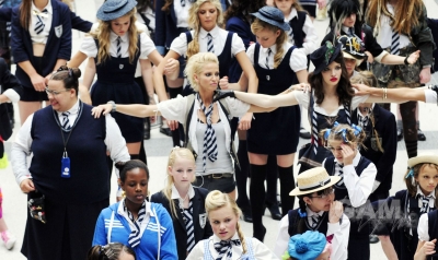 Sarah_Harding_on_set_at_Liverpool_Street_Station_160809_234.jpg