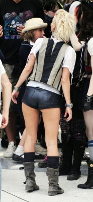Sarah_Harding_on_set_at_Liverpool_Street_Station_160809_355.jpg