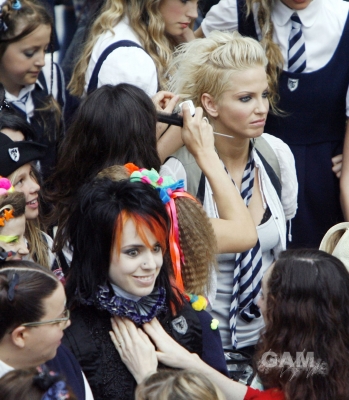 Sarah_Harding_on_set_at_Liverpool_Street_Station_160809_357.jpg