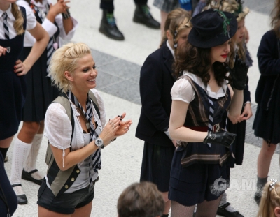 Sarah_Harding_on_set_at_Liverpool_Street_Station_160809_8.jpg