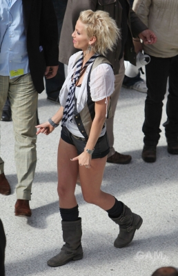 Sarah_Harding_on_set_at_Liverpool_Street_Station_160809_99.jpg