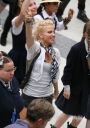 Sarah_Harding_on_set_at_Liverpool_Street_Station_160809_14.jpg