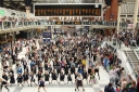 Имя файла=Sarah_Harding_on_set_at_Liverpool_Street_Station_160809_154.jpg
Размер файла=508КБ
Размеры=1699x1133
Дата=Март 10, 2012 Sarah_Harding_on_set_at_Liverpool_Street_Station_160809_154.jpg