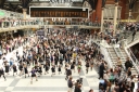 Имя файла=Sarah_Harding_on_set_at_Liverpool_Street_Station_160809_158.jpg
Размер файла=502КБ
Размеры=1699x1133
Дата=Март 10, 2012 Sarah_Harding_on_set_at_Liverpool_Street_Station_160809_158.jpg