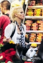 Sarah_Harding_on_set_at_Liverpool_Street_Station_160809_264.jpg
