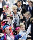 Sarah_Harding_on_set_at_Liverpool_Street_Station_160809_269.jpg