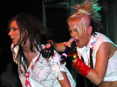 Girls_Aloud_performing_at_GAY_100503_1.jpg